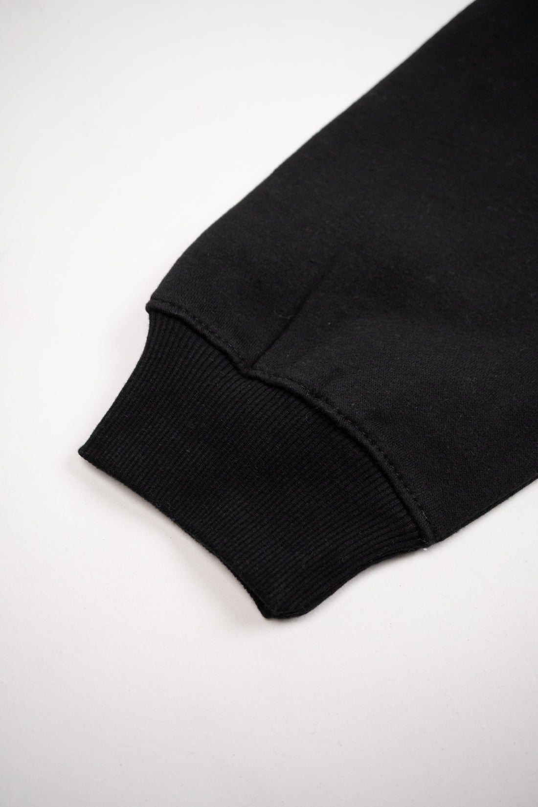 Apex Pullover Black